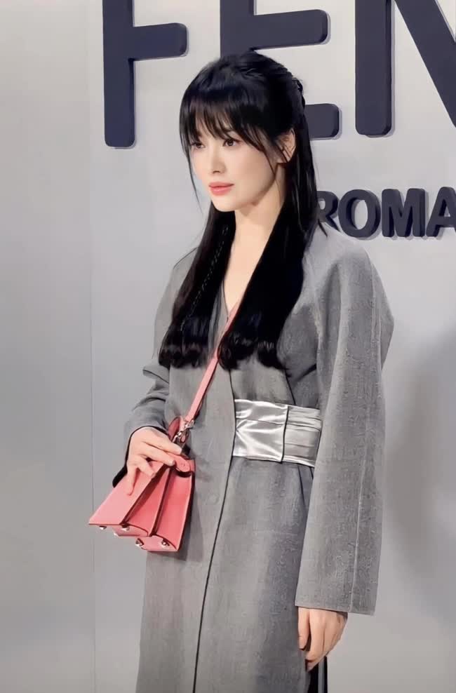 7749 outfit đẳng cấp chứng minh Song Hye Kyo là đại sứ hoàn hảo của Fendi - Ảnh 6.