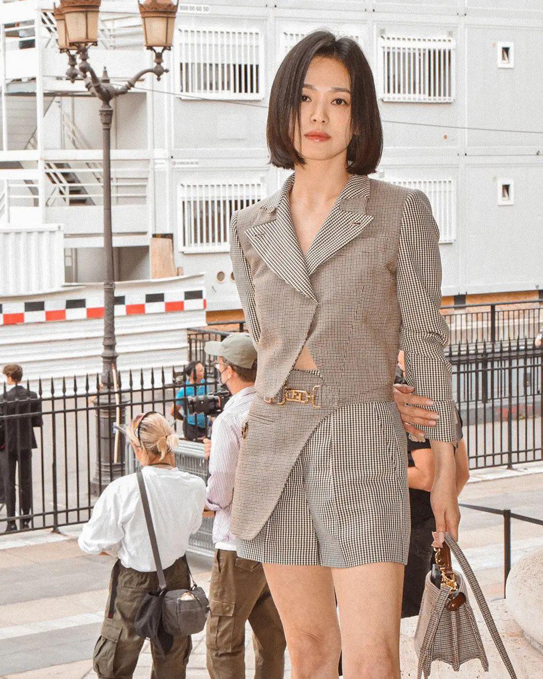 7749 outfit đẳng cấp chứng minh Song Hye Kyo là đại sứ hoàn hảo của Fendi - Ảnh 4.