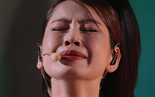 Chi Pu khóc nức nở khi được ra mắt trong nhóm nhạc Trung Quốc