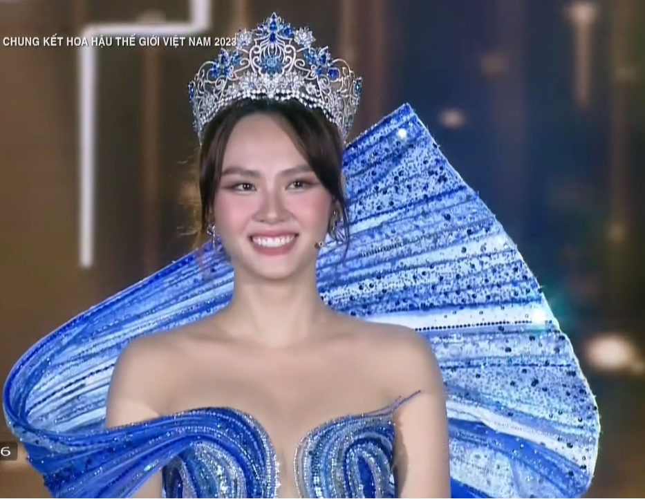 Màn final-walk được mong đợi nhất chung kết Miss World Vietnam: Mai Phương chiếm trọn &quot;spotlight&quot;, Bảo Ngọc không đội vương miện - Ảnh 4.