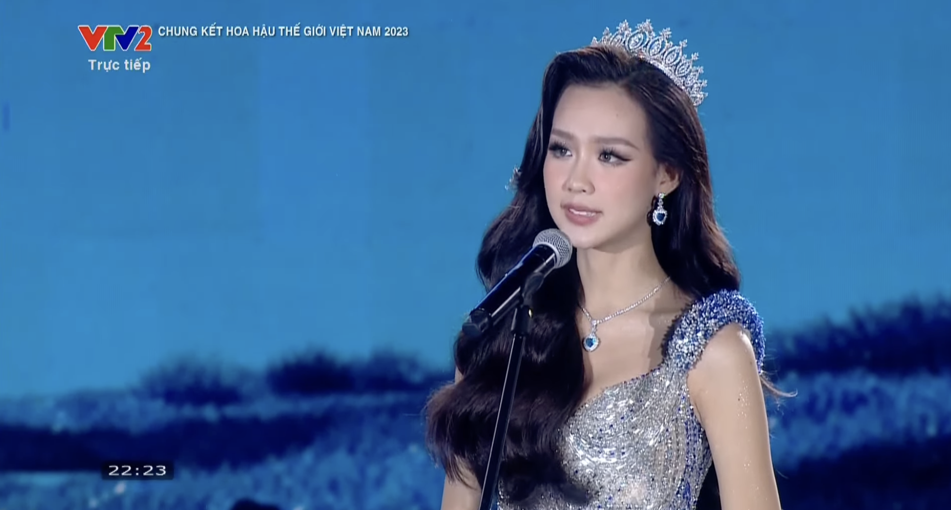 Bảo Ngọc bất ngờ đòi lại vương miện Á hậu, rơi nước mắt nói lời xin lỗi ngay tại đêm Chung kết Miss World Vietnam 2023 - Ảnh 1.