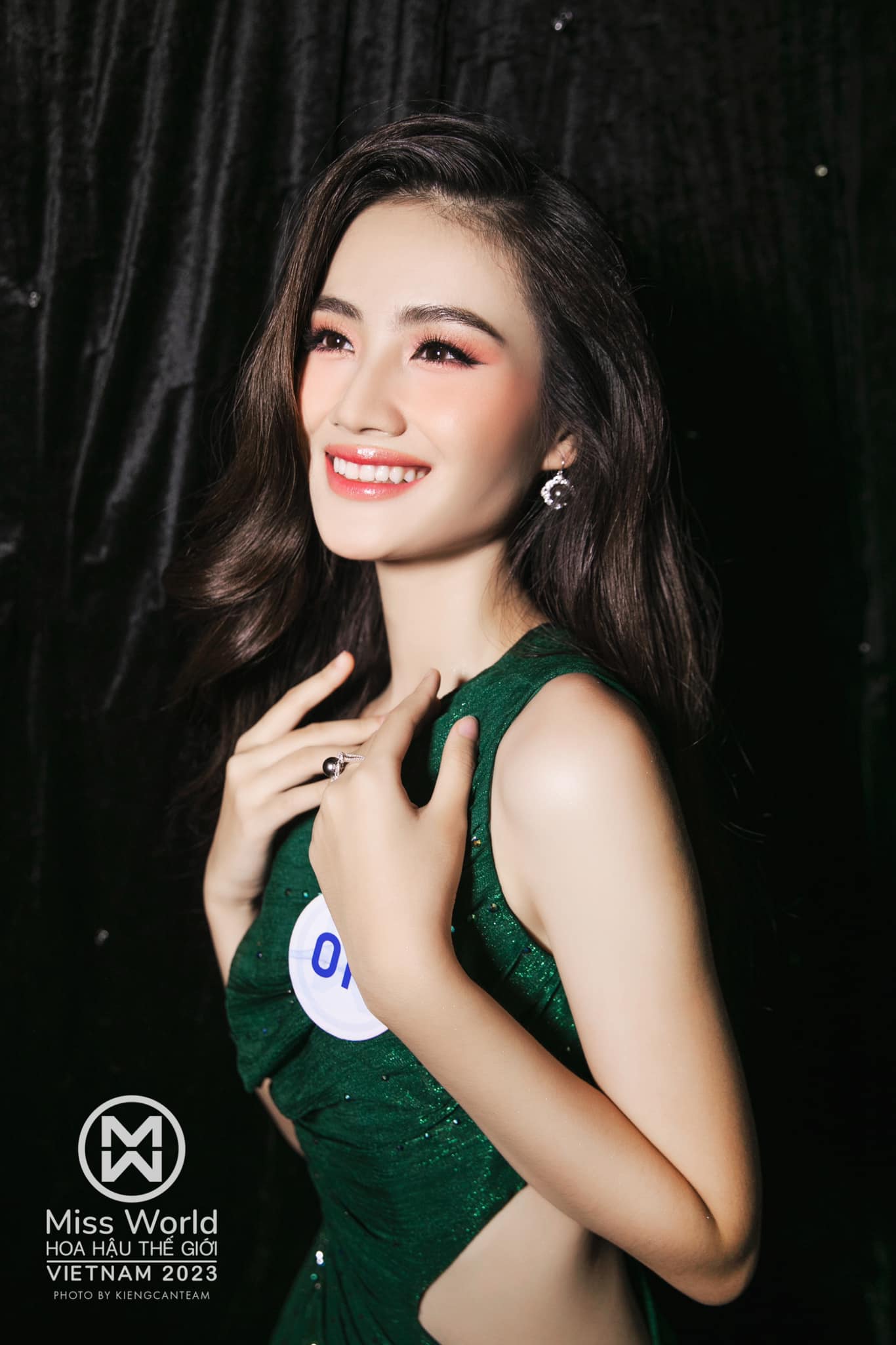 Huỳnh Trần Ý Nhi - Tân Miss World Vietnam 2023: Tính hướng nội nhưng ứng xử cực ấn tượng - Ảnh 2.