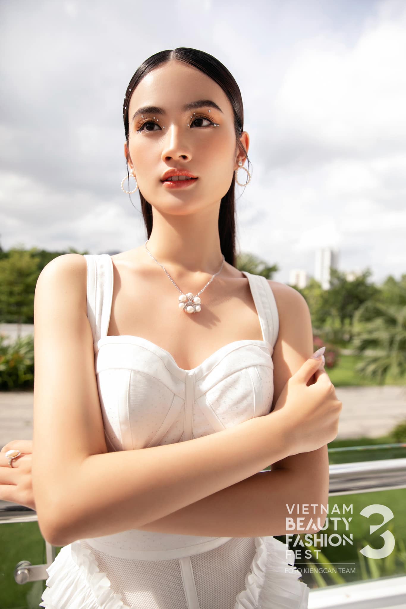 Huỳnh Trần Ý Nhi - Tân Miss World Vietnam 2023: Tính hướng nội nhưng ứng xử cực ấn tượng - Ảnh 7.