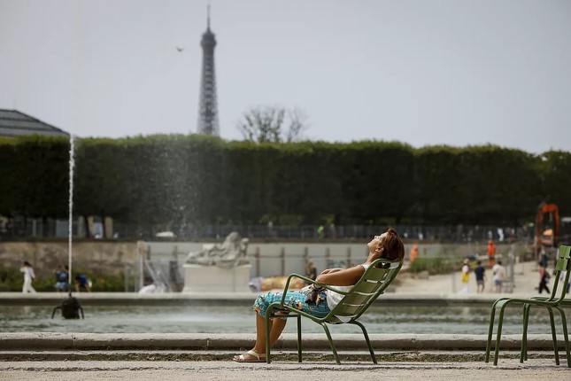 Châu Âu nắng nóng kỷ lục lần thứ 2 trong năm - Ảnh 3.