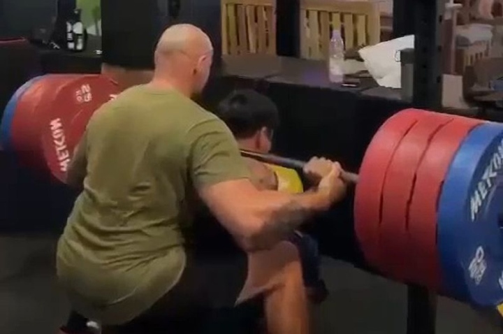 Bị tạ 210kg đè lên cổ, vận động viên thể hình nổi tiếng tử vong - Ảnh 1. Bị tạ 210kg đè lên cổ, vận động viên thể hình nổi tiếng tử vong - Ảnh 1.