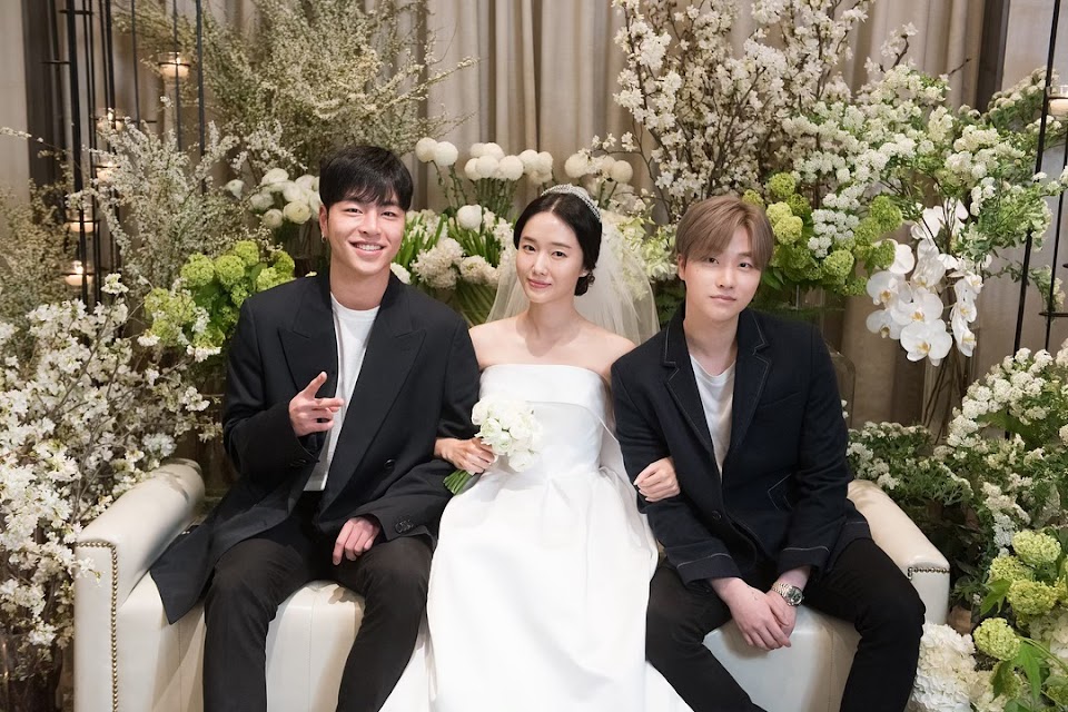 Khổ sở mỹ nhân Train To Busan tổ chức hôn lễ: Khách chỉ mải ngắm Son Ye Jin, vợ chồng Lee Byung Hun và dàn siêu sao tới dự - Ảnh 6.