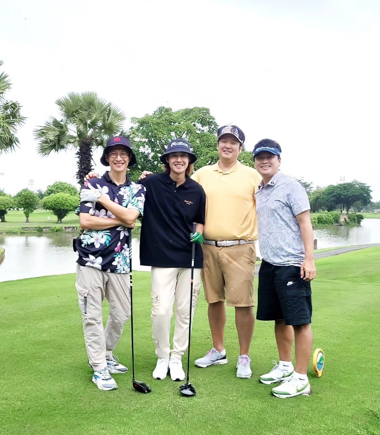 Nam diễn viên Vườn Sao Băng chơi golf, du lịch tại Việt Nam - Ảnh 2.