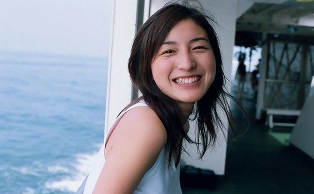 Ryoko Hirosue tuyên bố ly hôn hậu bê bối ngoại tình - Ảnh 1.