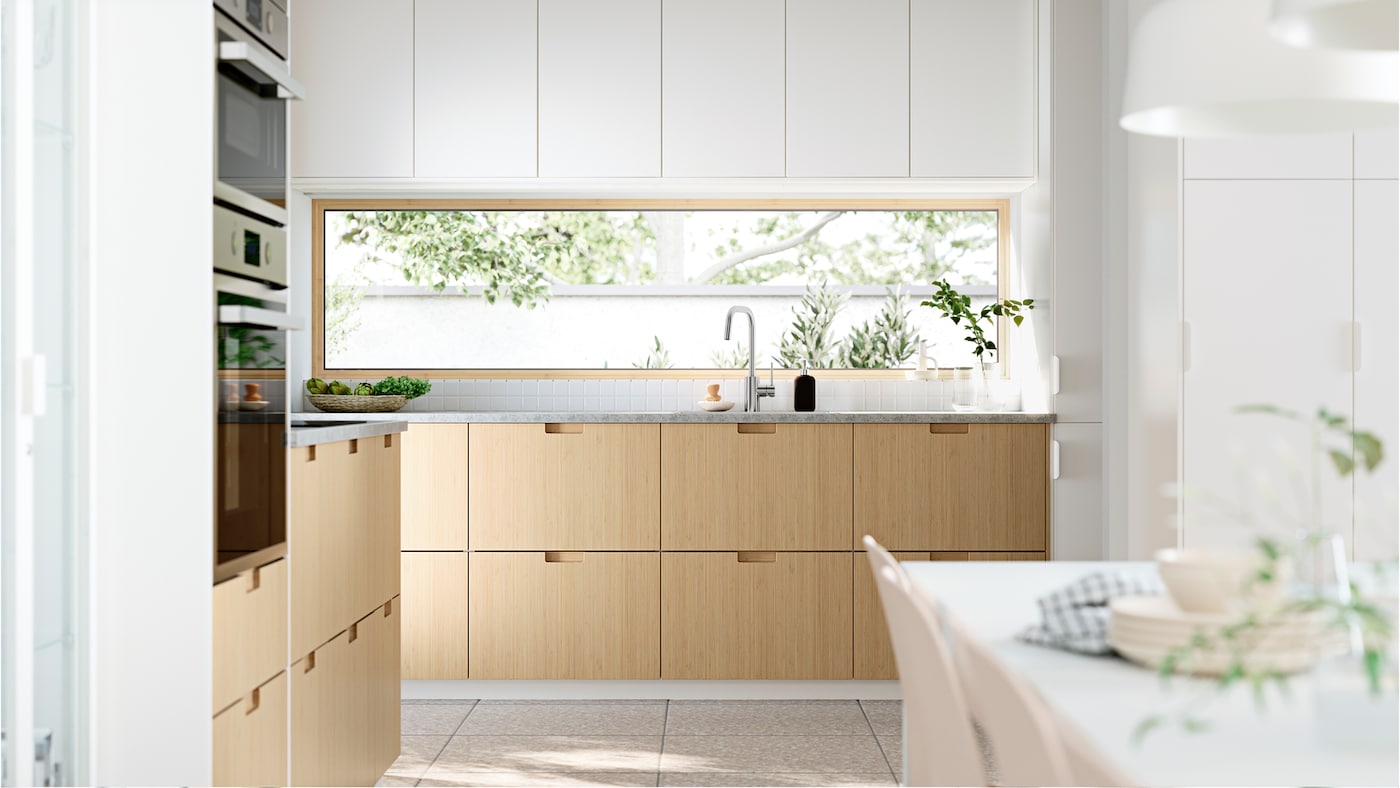 a-sun-drenched-kitchen-with-windows-facing-the-garden-froeje-108bf5639460b5316fb37b5fdff3bcfb-16902590874471374164633.jpg