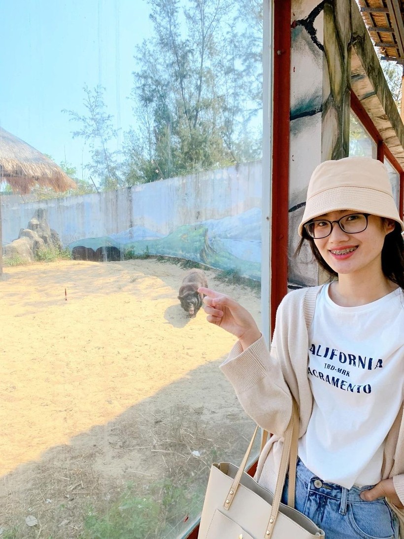 Bí mật nụ cười tỏa nắng của Hoa hậu Tiểu Vy, Thùy Tiên, Ý Nhi - Ảnh 1.