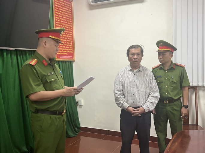 Lời khai vì sao cựu Chủ nhiệm Đoàn Luật sư Vĩnh Long xúc phạm bà Phương Hằng - Ảnh 1. Lời khai vì sao cựu Chủ nhiệm Đoàn Luật sư Vĩnh Long xúc phạm bà Phương Hằng - Ảnh 1.