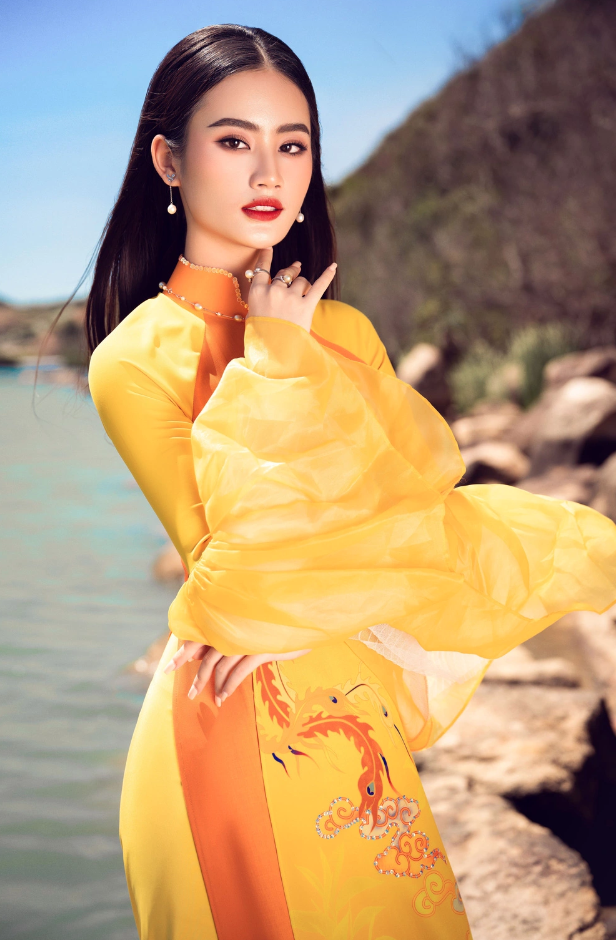 Hoa hậu Ý Nhi bộc lộ một tài năng, được dự đoán sẽ soán ngôi của Tiểu Vy? - Ảnh 6. Hoa hậu Ý Nhi bộc lộ một tài năng, được dự đoán sẽ soán ngôi của Tiểu Vy? - Ảnh 6.