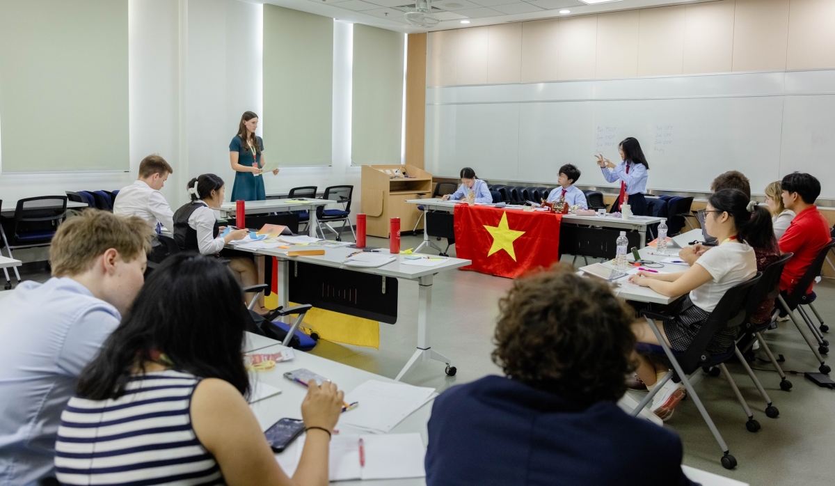 Đội tuyển Việt Nam bước v&agrave;o v&ograve;ng loại trực tiếp giải tranh biện thế giới - Ảnh 3.