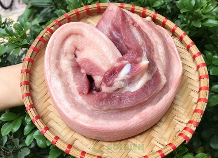 Mẹo phân biệt thịt lợn sạch và thịt lợn tăng trọng - Ảnh 1.