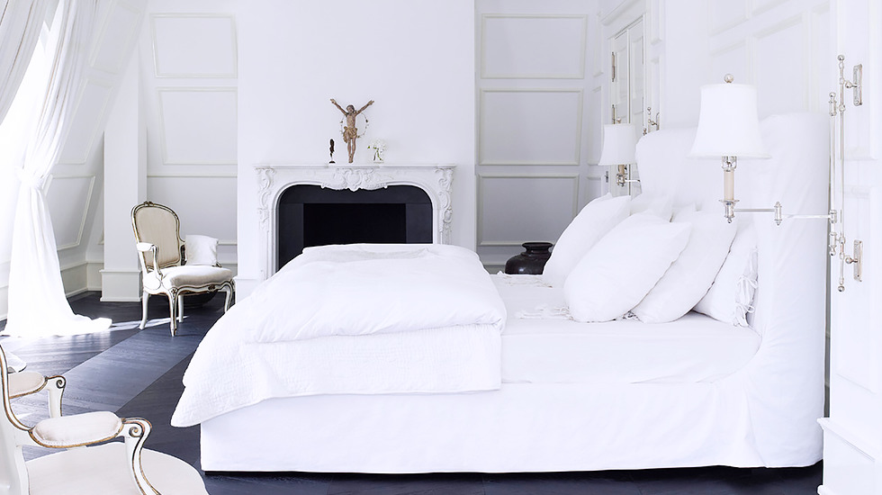 Phòng ngủ trắng với những thiết kế đơn giản nhưng hấp dẫn - Ảnh 3.