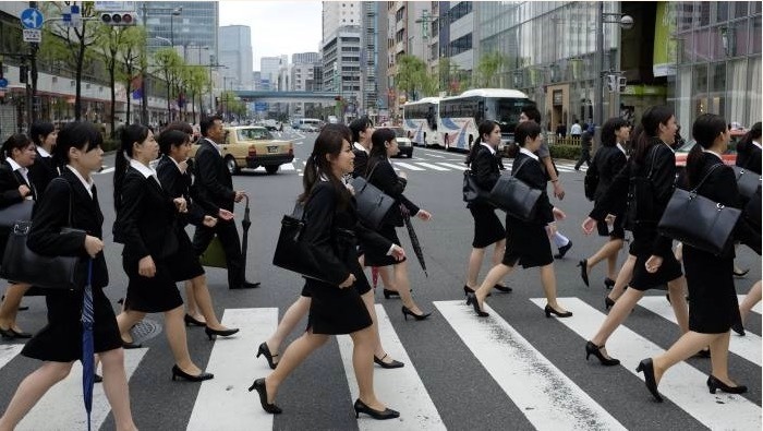 Khuyên phụ nữ mang thai nên nấu ăn, dọn dẹp và massage cho chồng, giới chức một thành phố Nhật Bản lên tiếng xin lỗi - Ảnh 3.