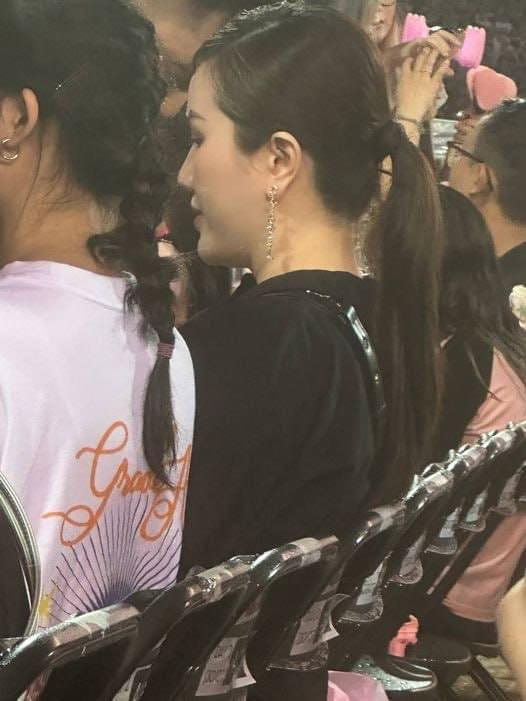 Dàn sao lên đồ đi quẩy Blackpink: Kỳ Duyên bị "trời hành", Phương Nga full cây đen cá tính - Ảnh 6. Dàn sao lên đồ đi quẩy Blackpink: Kỳ Duyên bị "trời hành", Phương Nga full cây đen cá tính - Ảnh 6.