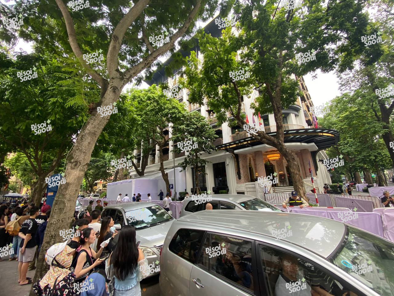 CỰC HOT: 4 mỹ nhân BLACKPINK rời khách sạn di chuyển đến sân khấu tổng duyệt concert tại Hà Nội - Ảnh 7.
