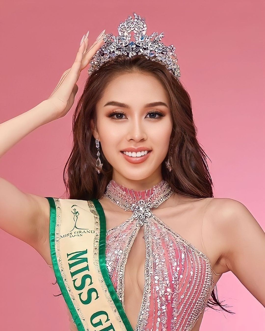 Nhan sắc người đẹp 27 tuổi sang Việt Nam thi Hoa hậu Hòa bình - Ảnh 2.