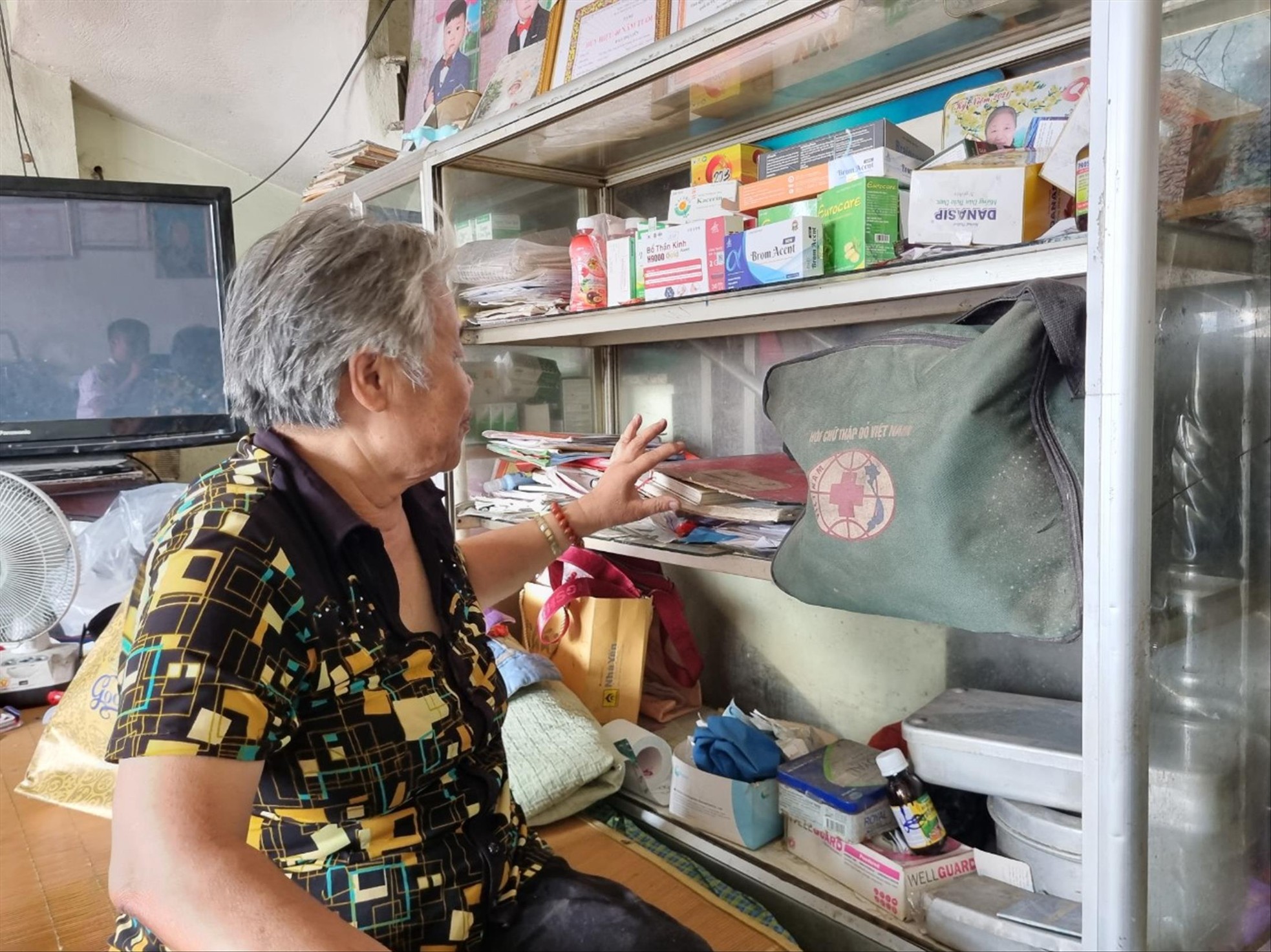 Gặp t&igrave;nh nguyện vi&ecirc;n cấp quốc gia... 75 tuổi - Ảnh 1.