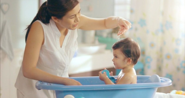 Cẩm nang tắm cho bé đúng cách bảo vệ khỏi vi khuẩn ngày hè - Ảnh 2.