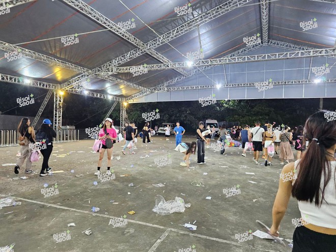 Sân Mỹ Đình ngập rác sau ngày 1 concert BLACKPINK: BTC xác nhận phí dọn vệ sinh đã bao gồm trong giá vé - Ảnh 2.