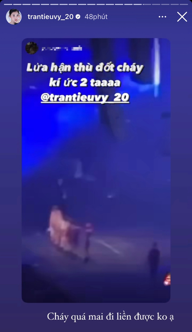 Sao Việt với concert BLACKPINK: Phương Nga xem lần 3 vẫn mê mẩn, 1 nam ca sĩ bị vật thể lạ rơi vào người - Ảnh 8.