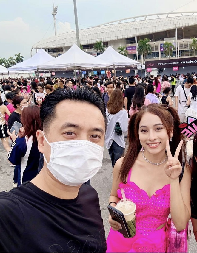 Dàn sao đổ bộ ngày 2 concert BLACKPINK tại Hà Nội: Jun Vũ - S.T Sơn Thạch - Min tụ hội, "Hot girl Tây Hồ" xuất hiện giờ chót!
