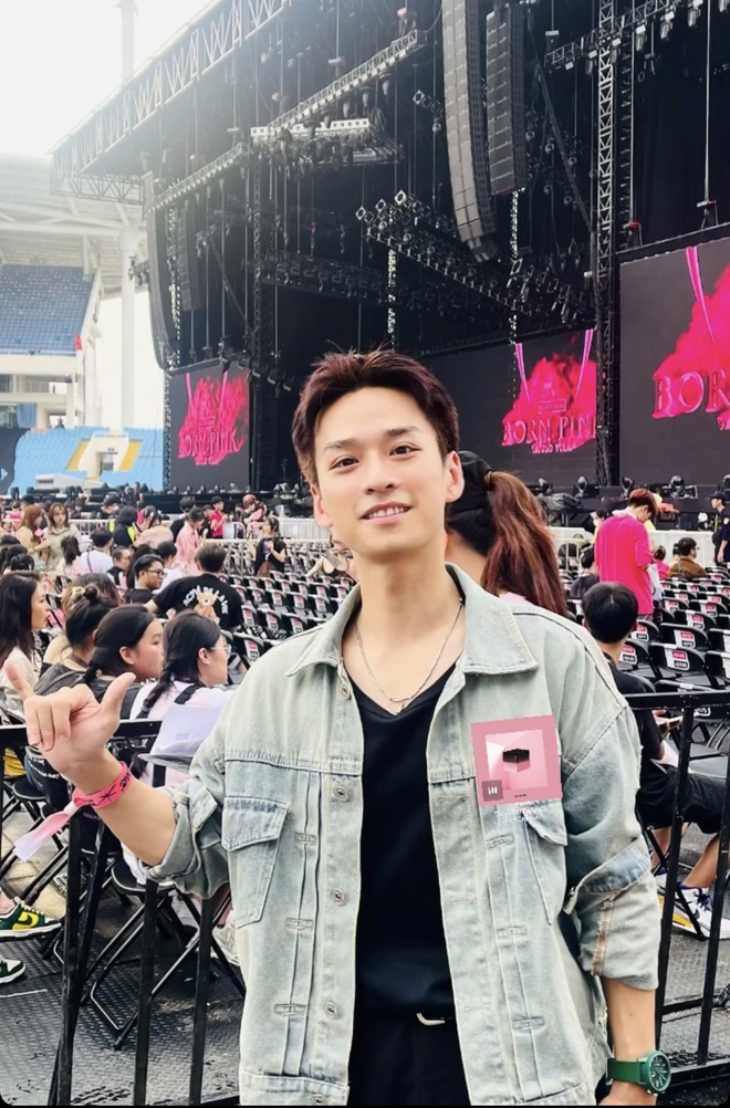 Dàn sao đổ bộ ngày 2 concert BLACKPINK tại Hà Nội: Jun Vũ - S.T Sơn Thạch - Min tụ hội, &quot;Hot girl Tây Hồ&quot; xuất hiện giờ chót! - Ảnh 9.