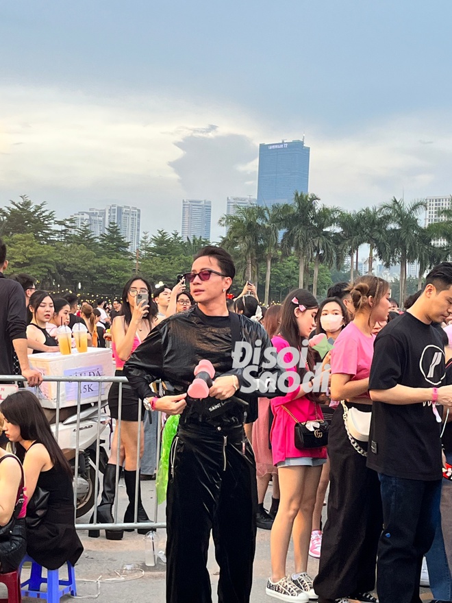 Dàn sao đổ bộ ngày 2 concert BLACKPINK tại Hà Nội: Jun Vũ - S.T Sơn Thạch - Min tụ hội, &quot;Hot girl Tây Hồ&quot; xuất hiện giờ chót! - Ảnh 7.