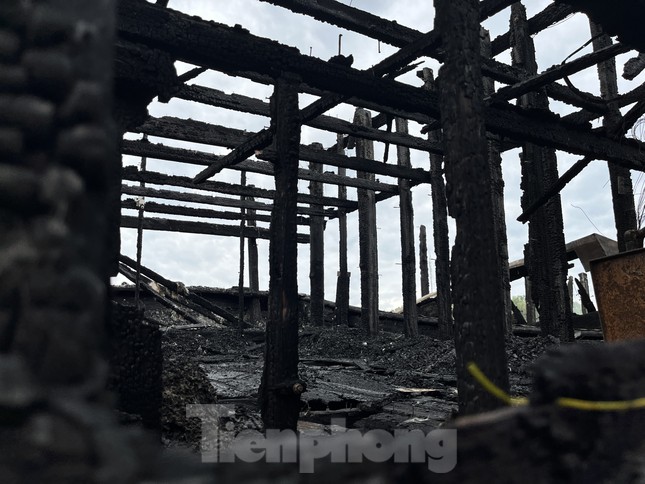 Nguyên nhân ban đầu vụ cháy hàng loạt tàu cá ở Nghệ An - Ảnh 2.