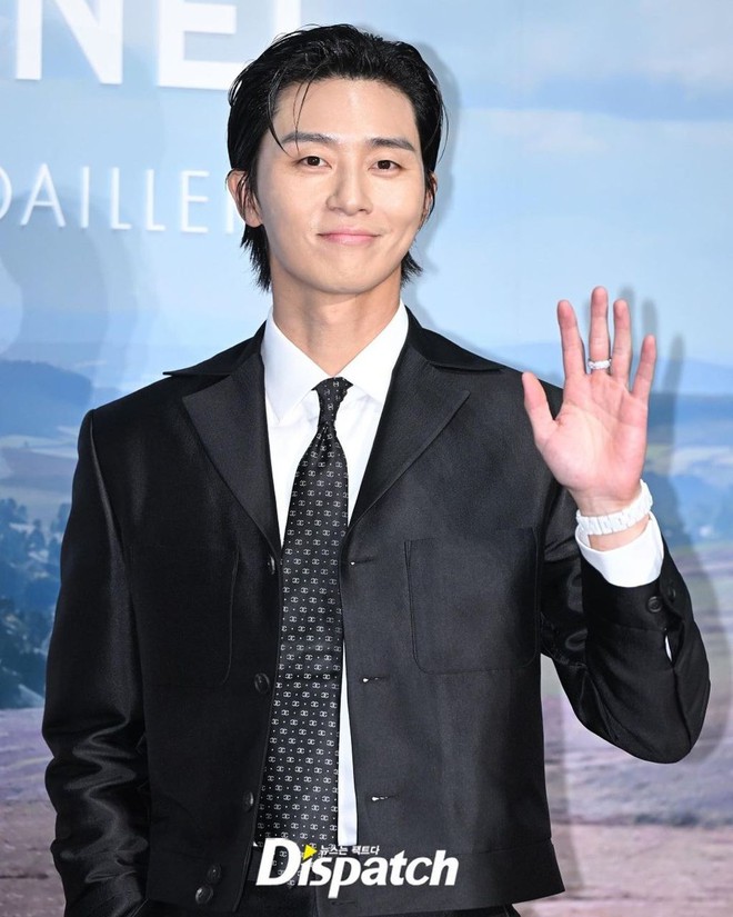 Park Seo Joon và thiếu gia The Heirs gây tranh cãi vì lý do bất ngờ ở sự kiện, khiến Song Hye Kyo - Jeon Ji Hyun bị réo gọi - Ảnh 1. Park Seo Joon và thiếu gia The Heirs gây tranh cãi vì lý do bất ngờ ở sự kiện, khiến Song Hye Kyo - Jeon Ji Hyun bị réo gọi - Ảnh 1.