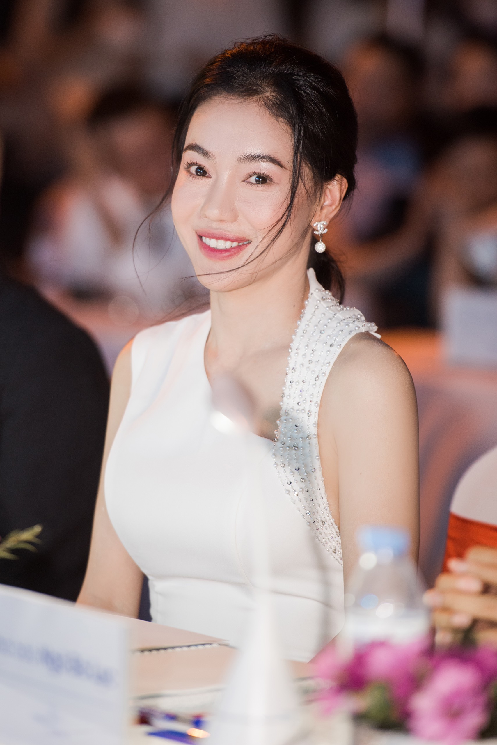 Tân Hoa hậu Ý Nhi bị tẩy chay rầm rộ vì &quot;vạ miệng&quot;, bà Phạm Kim Dung đau đầu &quot;giải cứu&quot; - Ảnh 6.