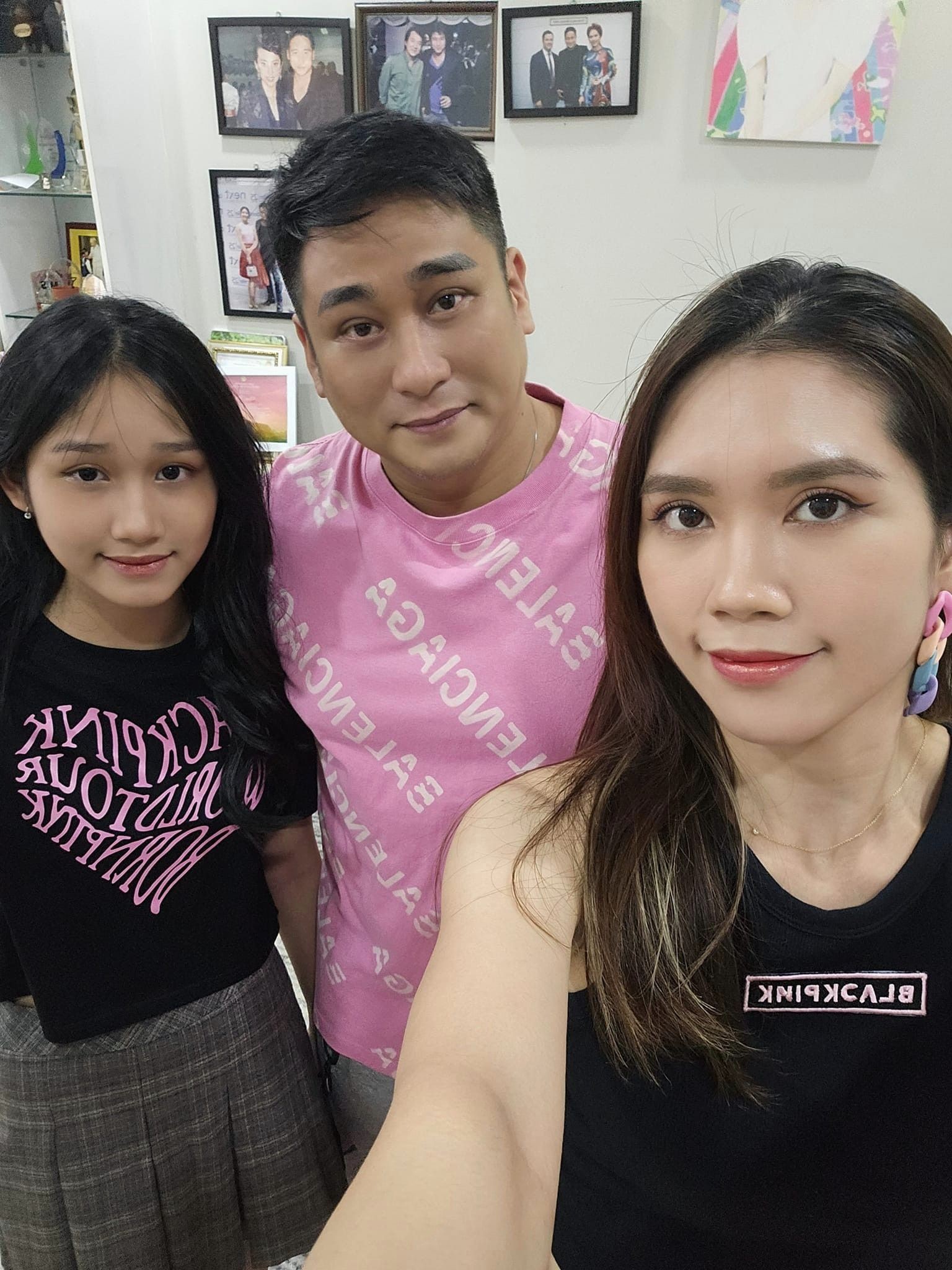 Huyền My, Ngọc Hân đi xem show BlackPink ngày thứ hai - Ảnh 11. Huyền My, Ngọc Hân đi xem show BlackPink ngày thứ hai - Ảnh 11.