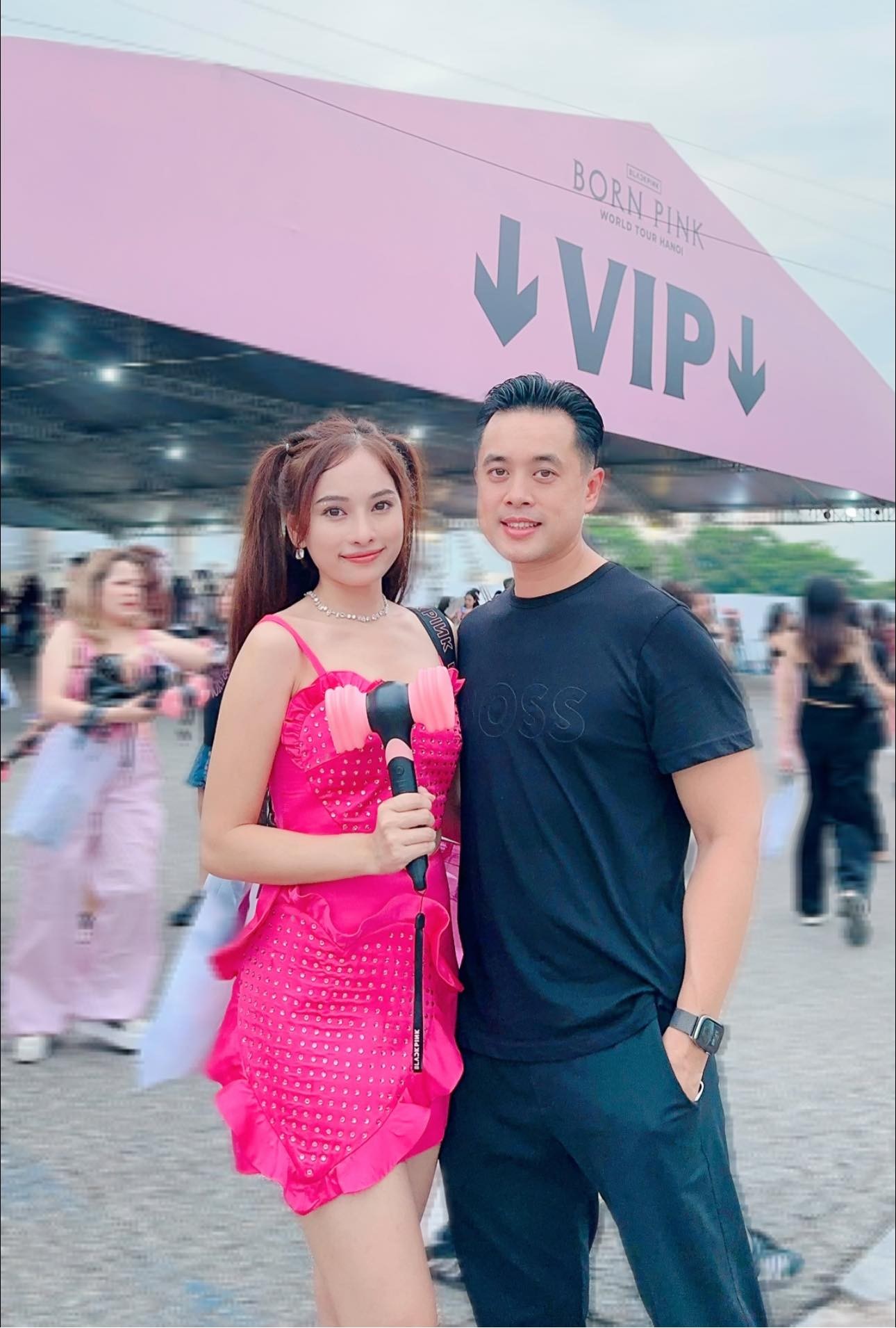 Huyền My, Ngọc Hân đi xem show BlackPink ngày thứ hai - Ảnh 6. Huyền My, Ngọc Hân đi xem show BlackPink ngày thứ hai - Ảnh 6.