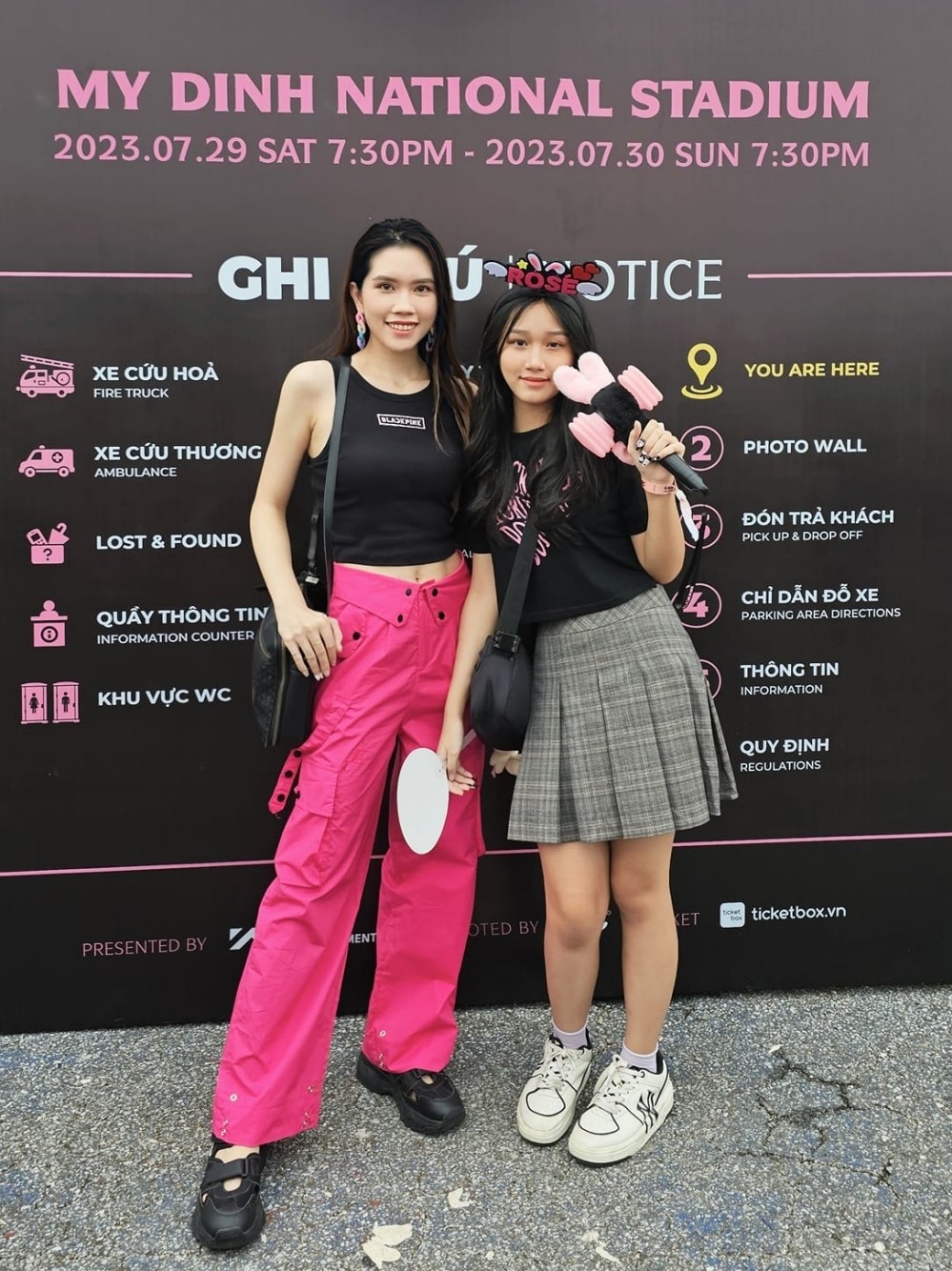 Huyền My, Ngọc Hân đi xem show BlackPink ngày thứ hai - Ảnh 9. Huyền My, Ngọc Hân đi xem show BlackPink ngày thứ hai - Ảnh 9.