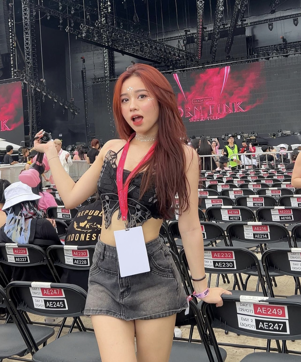 Bạn Nhâm Mạnh Dũng diện đồ cực cháy, Đoàn Văn Hậu đưa Doãn Hải My đi xem concert BLACKPINK  - Ảnh 2.