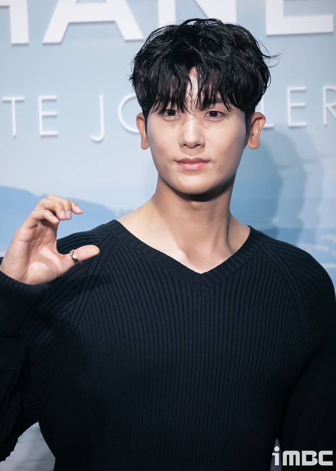 Park Seo Joon và thiếu gia The Heirs gây tranh cãi vì lý do bất ngờ ở sự kiện, khiến Song Hye Kyo - Jeon Ji Hyun bị réo gọi - Ảnh 2. Park Seo Joon và thiếu gia The Heirs gây tranh cãi vì lý do bất ngờ ở sự kiện, khiến Song Hye Kyo - Jeon Ji Hyun bị réo gọi - Ảnh 2.