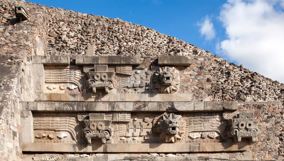 Làng cổ 1.500 tuổi đầy kho báu hiện ra giữa thủ đô Mexico - Ảnh 1.