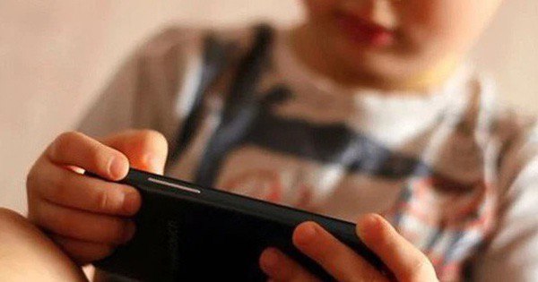 Sự khác biệt của những đứa trẻ thường chơi với điện thoại di động và không chơi điện thoại di động? 10 năm sau vỡ lẽ! - Ảnh 2.