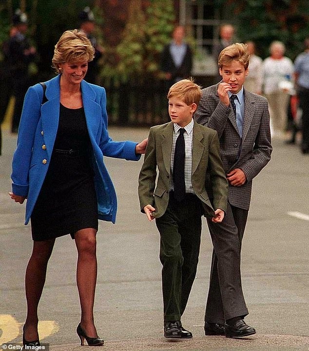 Những bức ảnh ít biết về thời đi học của Thân vương William, George tiếp bước cha ở ngôi trường danh tiếng nhất nước Anh? - Ảnh 5.
