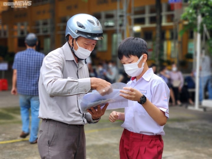 4.800 thí sinh tranh suất vào lớp 6 trường chuyên 'nóng' nhất TP.HCM - Ảnh 9.