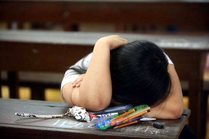 Cha mẹ trút hết thất vọng, la mắng vì con thi trượt lớp 10 để được gì? - Ảnh 1. Cha mẹ trút hết thất vọng, la mắng vì con thi trượt lớp 10 để được gì? - Ảnh 1.