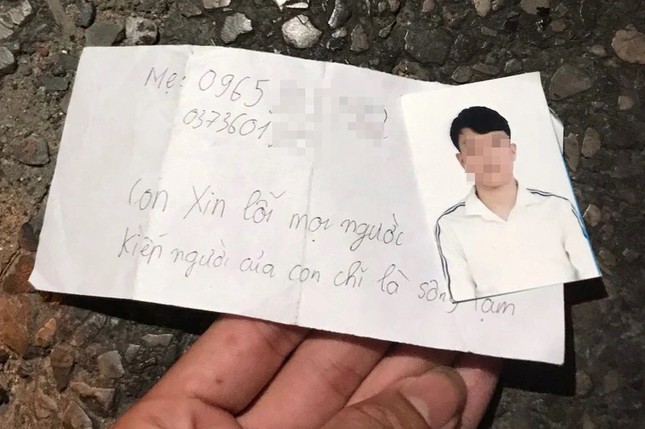 Để lại mảnh giấy "con xin lỗi" cùng bức ảnh chân dung, nam thanh niên gieo mình xuống sông - Ảnh 1.