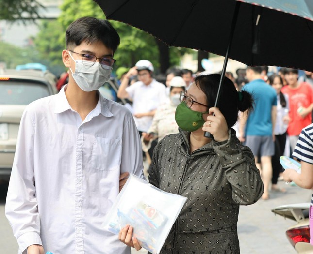 Tuyển sinh lớp 10 công lập tại Hà Nội: Tỷ lệ trúng tuyển thực tế cao hơn kế hoạch - Ảnh 1.