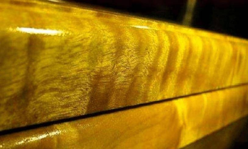 Chàng trai mang thớt cũ đi thẩm định, chuyên gia giật mình: Ngửi mùi là biết vật này vô giá! - Ảnh 3. Chàng trai mang thớt cũ đi thẩm định, chuyên gia giật mình: Ngửi mùi là biết vật này vô giá! - Ảnh 3.