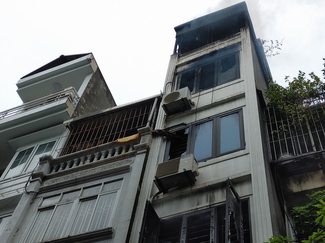 Người dân bàng hoàng kể lại vụ cháy làm 3 người tử vong ở Hà Nội - Ảnh 6.
