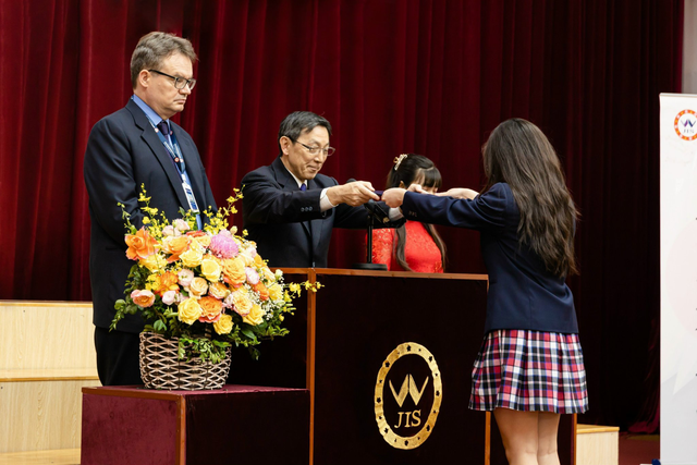 Ấn tượng lễ trao bằng tốt nghiệp kiểu Nhật tại trường Quốc tế Nhật Bản - Ảnh 1.