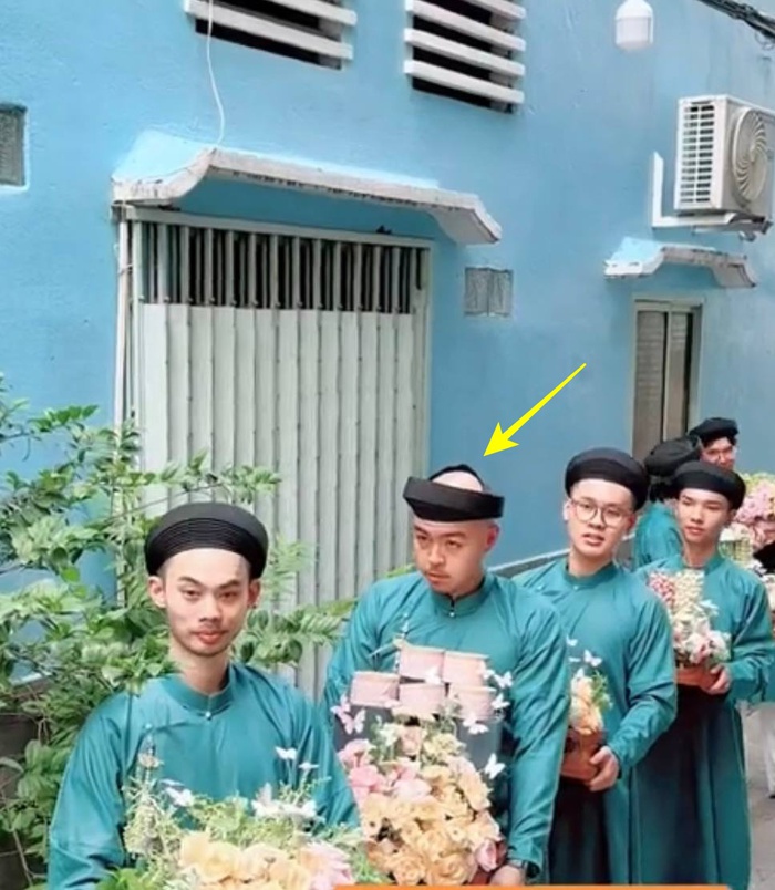 Thiếu gia Hoàng Việt bê tráp trong đám hỏi Á hậu Phương Anh - Ảnh 2. Thiếu gia Hoàng Việt bê tráp trong đám hỏi Á hậu Phương Anh - Ảnh 2.