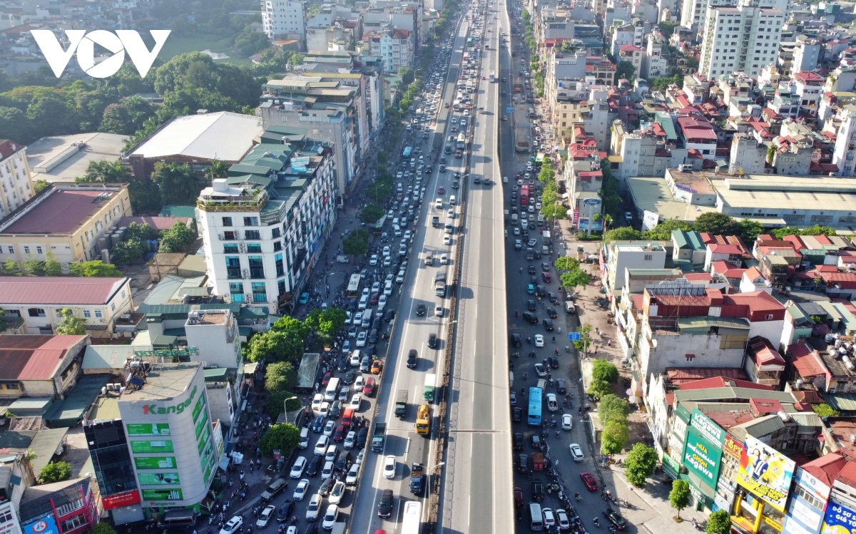 Cận cảnh lô cốt khổng lồ mọc lên giữa ngã tư ở Hà Nội, giao thông hỗn loạn - Ảnh 13.